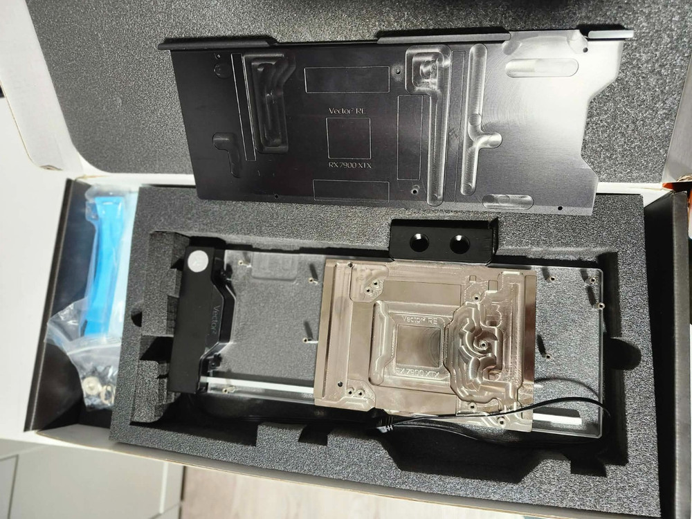 EK-Quantum Vector 2 Red Devil RX 7900 XTX GPU Water Block, Nickel + Plexi READ