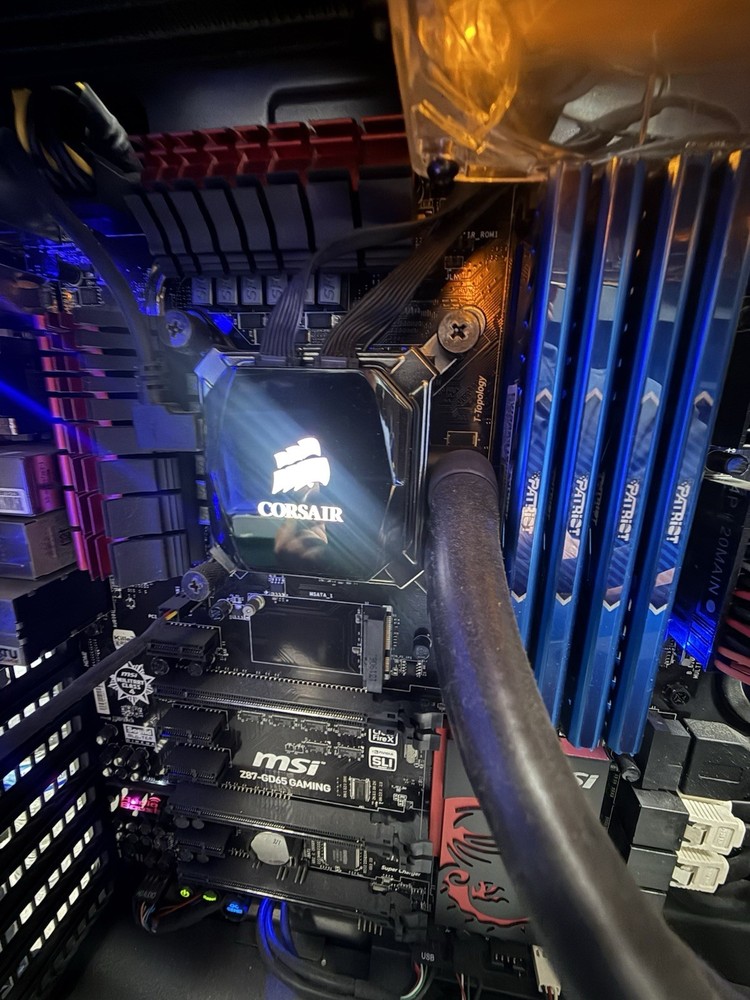 CORSAIR RGB liquid CPU Cooler