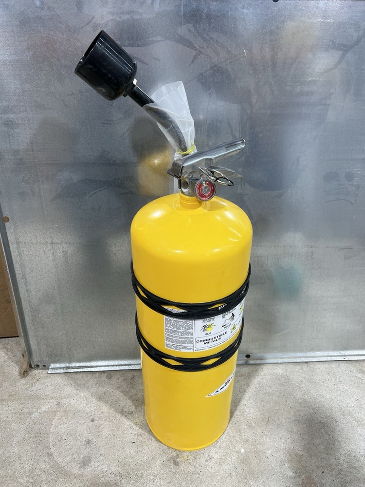 Amerex B570 Class D Sodium Chloride Fire Extinguisher - 30 lb Read Description