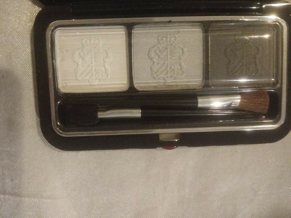BORGHESE SATIN SHADOW MILANO TRIO EYE SHADOW IL BACIO GREY