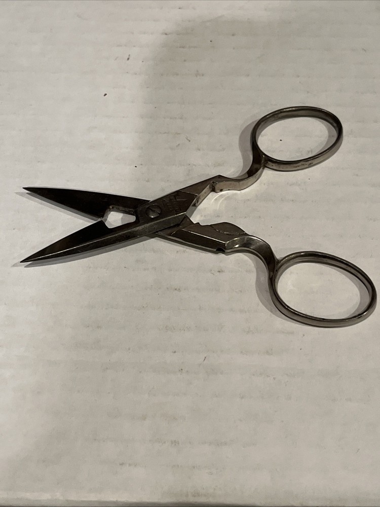 KEEN KUTTER: Simmons Hardware Co. 4 1/4” Germany scissors