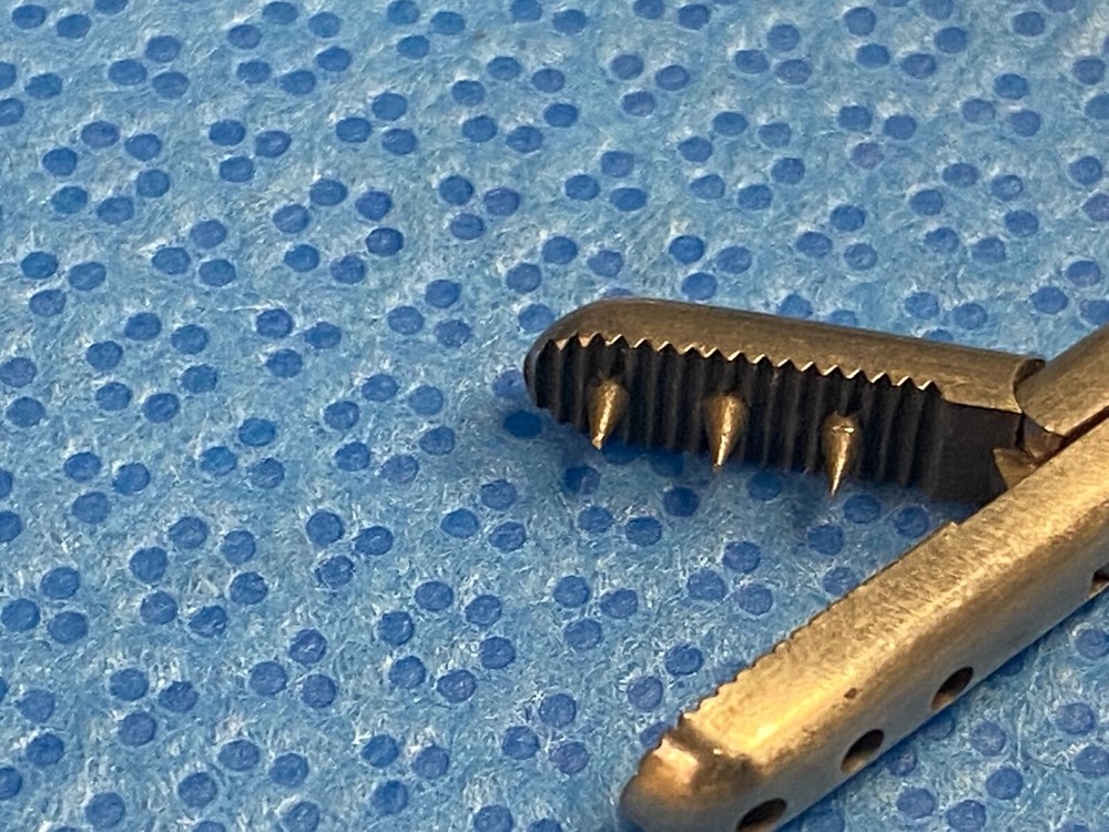 Ratcheting Spiked Grasping Forceps 60-3950-030