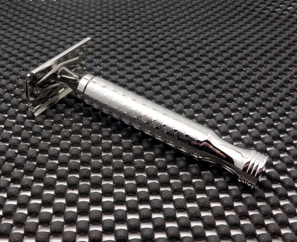 Vintage 1965 Gillette Tech DE Safety Razor Head W/ Solid Stainless Handle MINT!