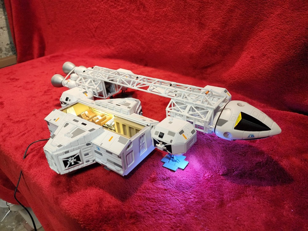 Space: 1999 Eagle 2 Lit Model With Complete Lab Interior, SOUND EFFECTS!!!!!!!!