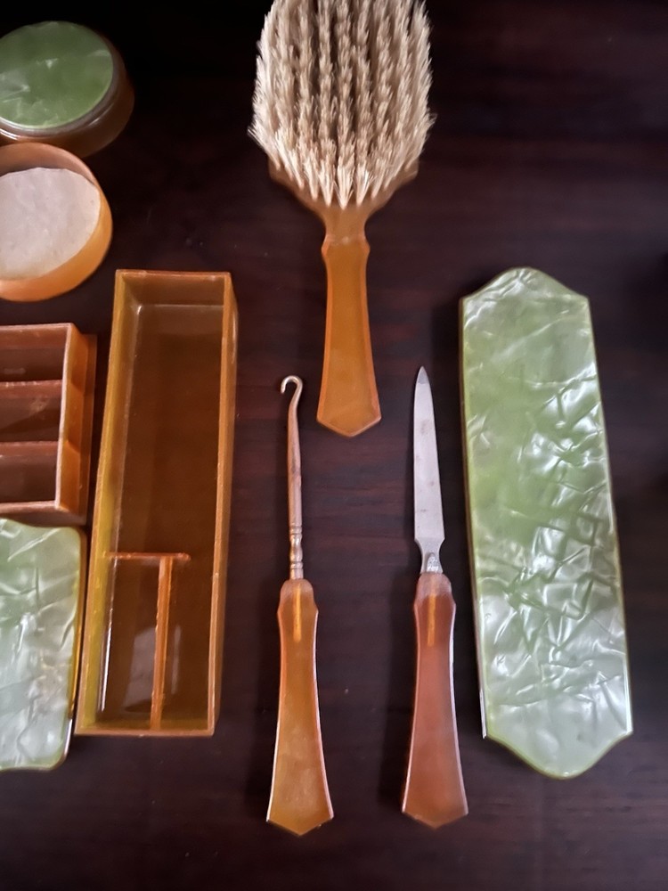 8 Pc Vintage Green Marbled Vanity Set