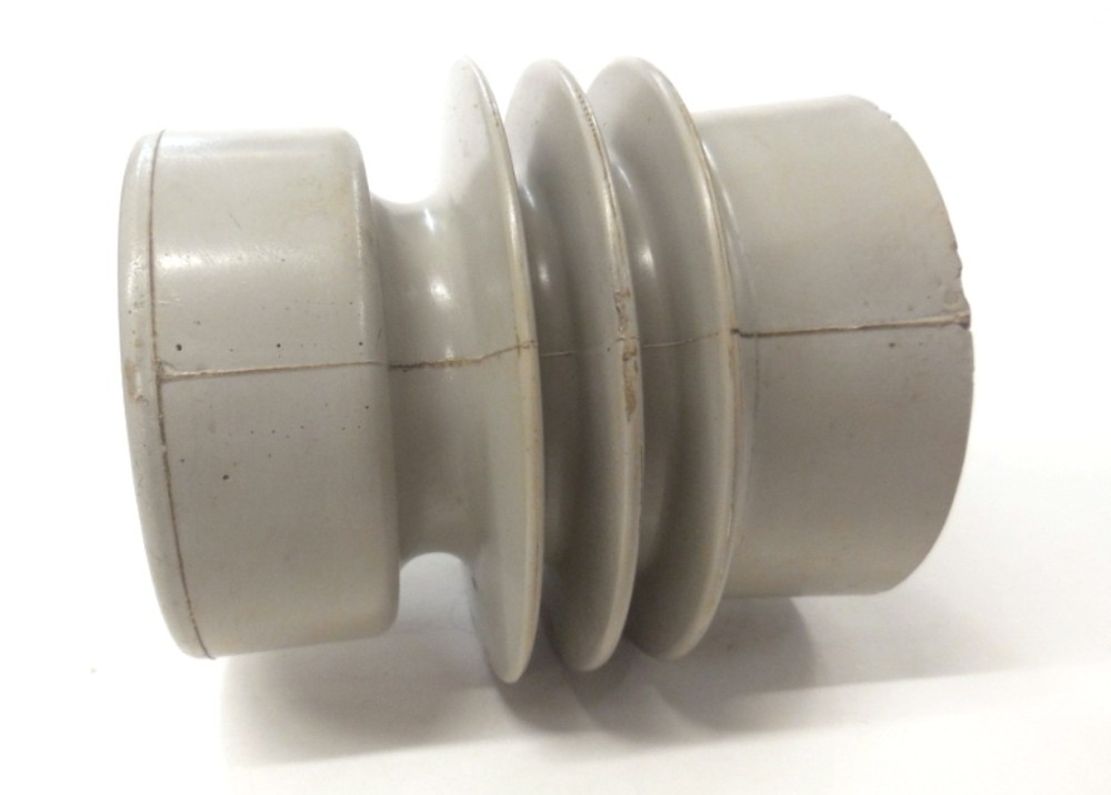 UNKNOWN BRAND INSULATOR W/ ALUMINUM CORE & PLASTIC COATING, 3/8-16 THREAD, 4.5"