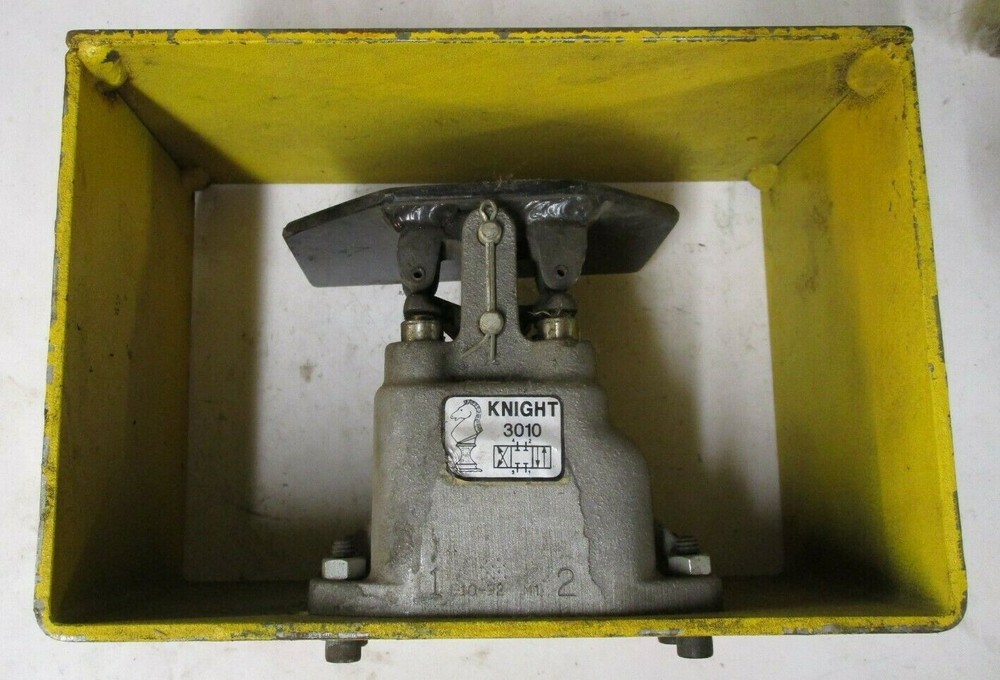 Knight 3010 1 Maintained 1 Return Foot Switch