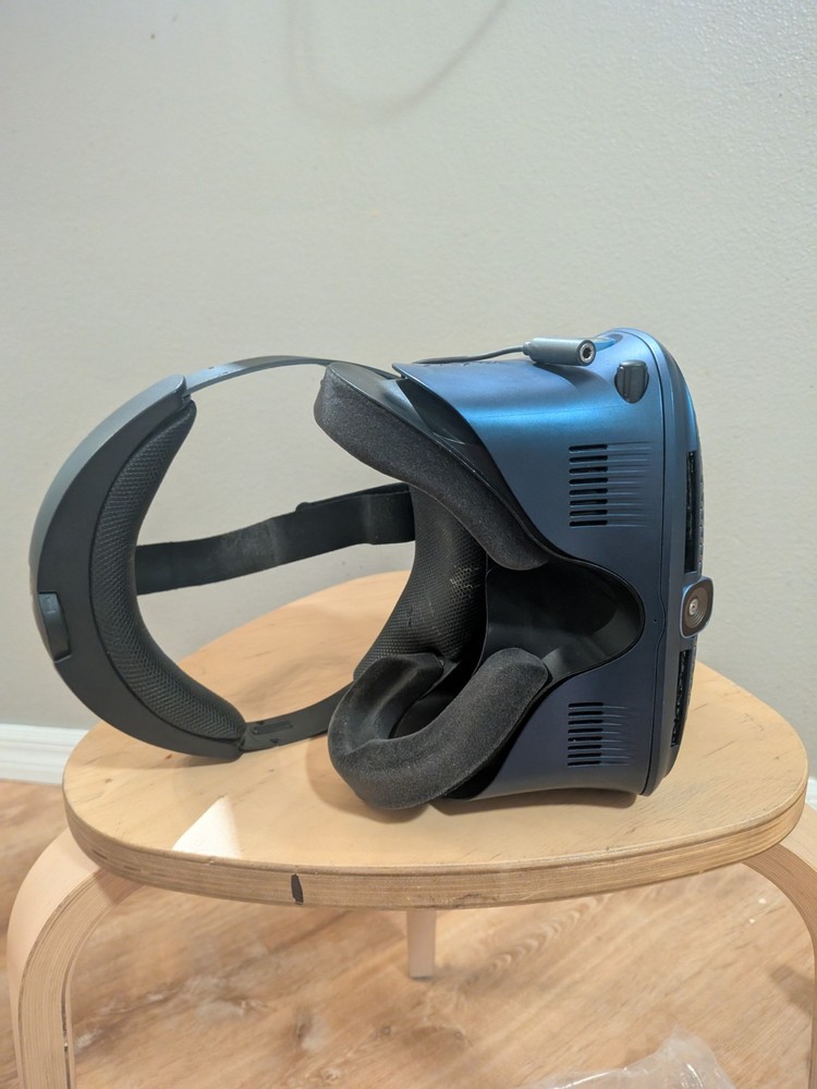 HTC Vive Cosmos PC VR, Virtual reality Headset Only