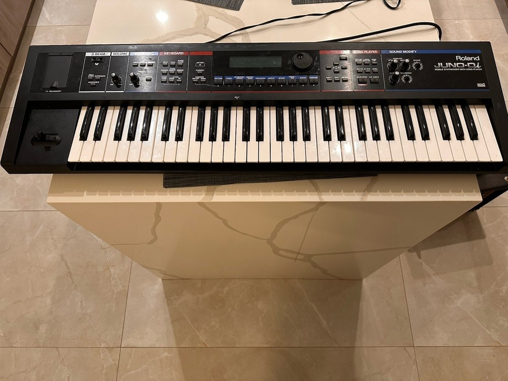 Roland Juno-Di Keyboard Synthesizer - Works great!