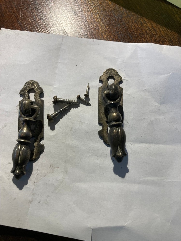 Pair MAJESTIC radio console door pulls with hardware..