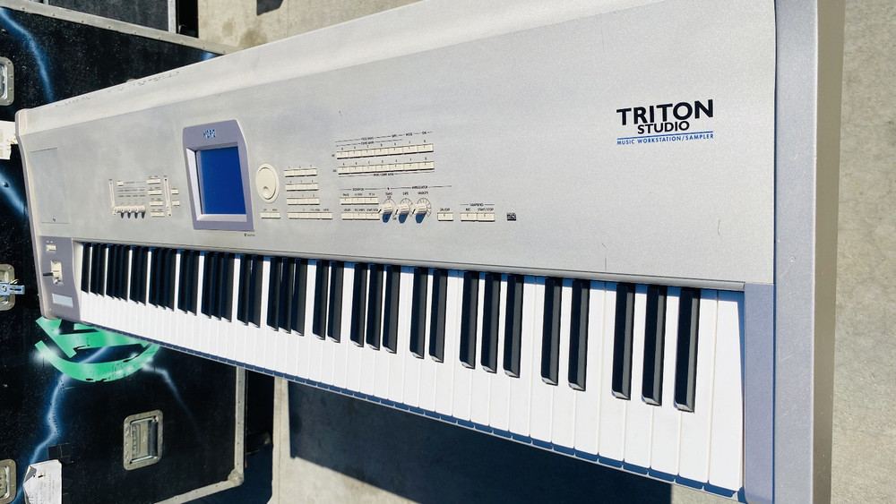 KORG Triton Studio ST88 Keyboard Music Workstation/Sampler