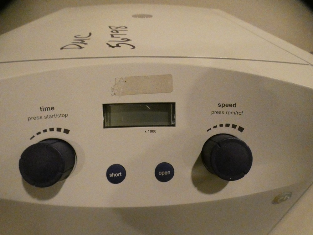 EPPENDORF CENTRIFUGE 5702 Bench Top/Counter Top Powers On, No Error Codes