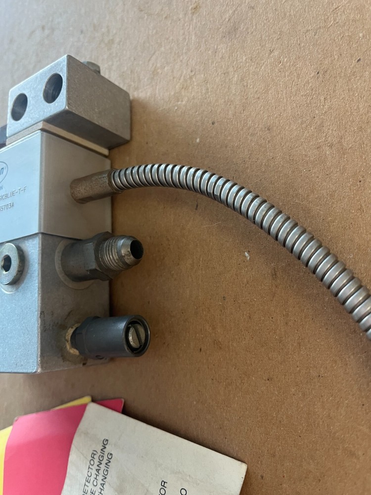 Nordson 1055703A Blue Series Pneumatic Applicator