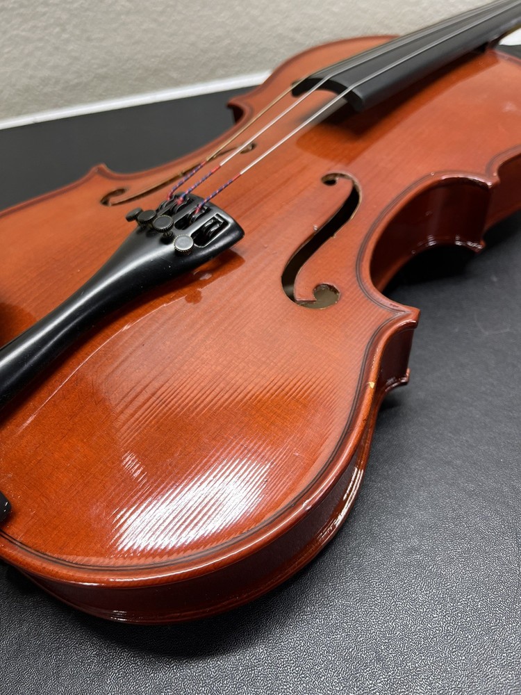 Corelli Model No. TCV-50 Violin w/ Bow & Carrying Case