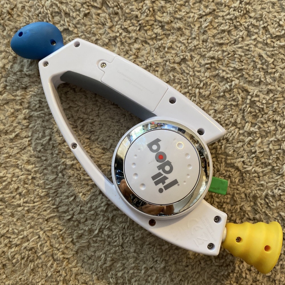 Bop It! Talking Handheld Electronic Reflex Game 2008 Hasbro TESTED WORKS EUC