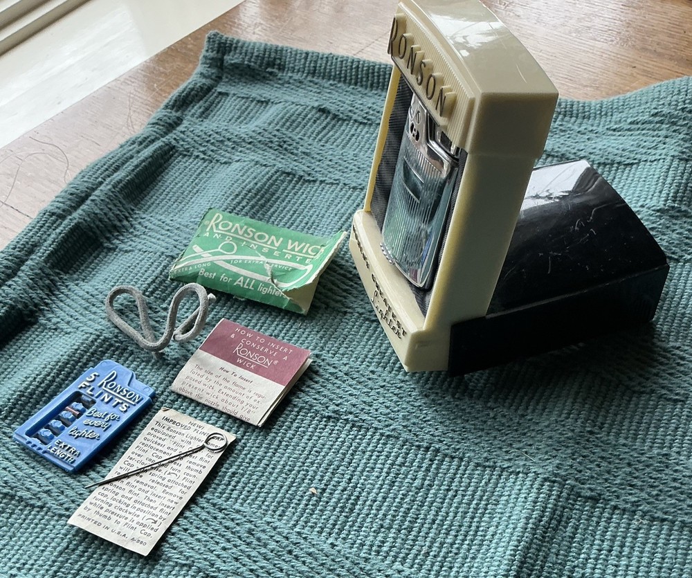 Vintage Ronson Capri Lighter Silver with original display box - extra flint wick