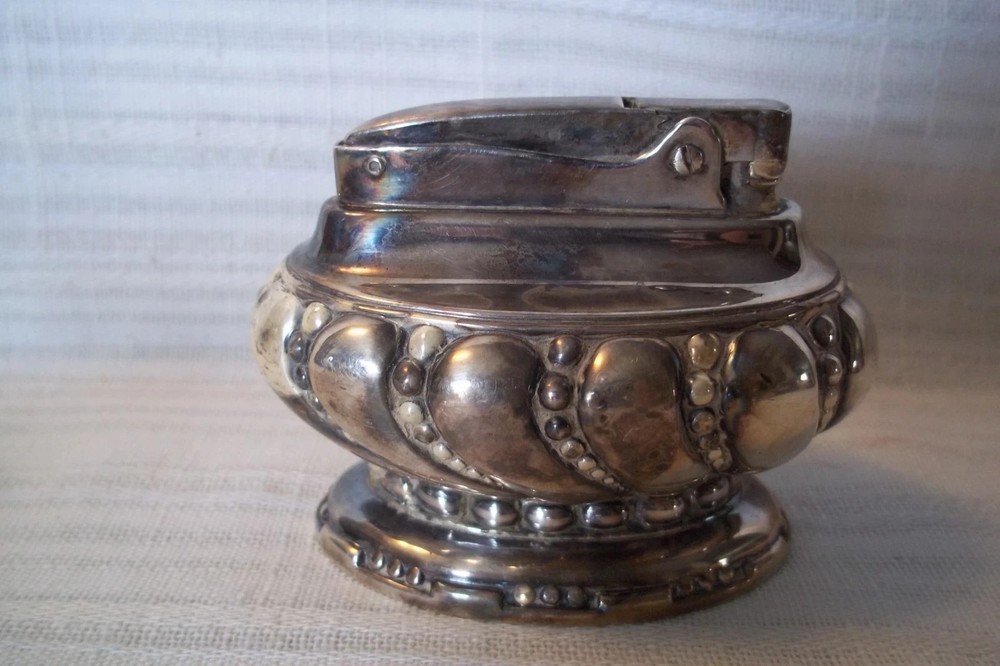 Vintage Ronson Art Metal Table Lighter. UNTESTED