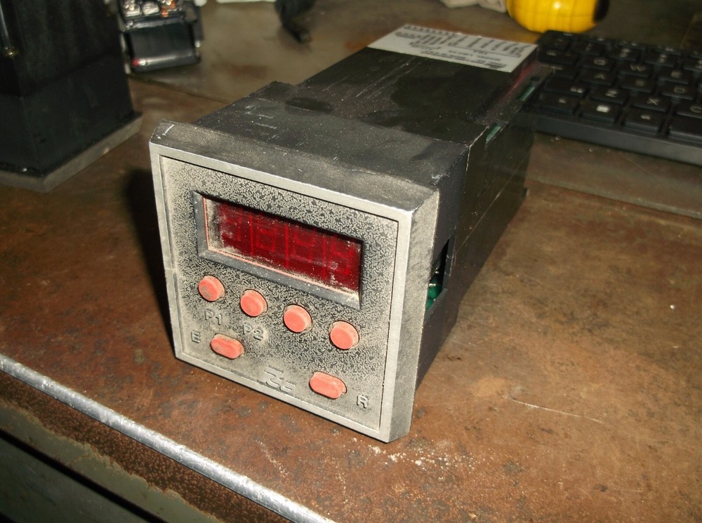 RED LION LIBC2E PANEL MOUNT COUNTER MODULE CONTROLLER (WL7-1)