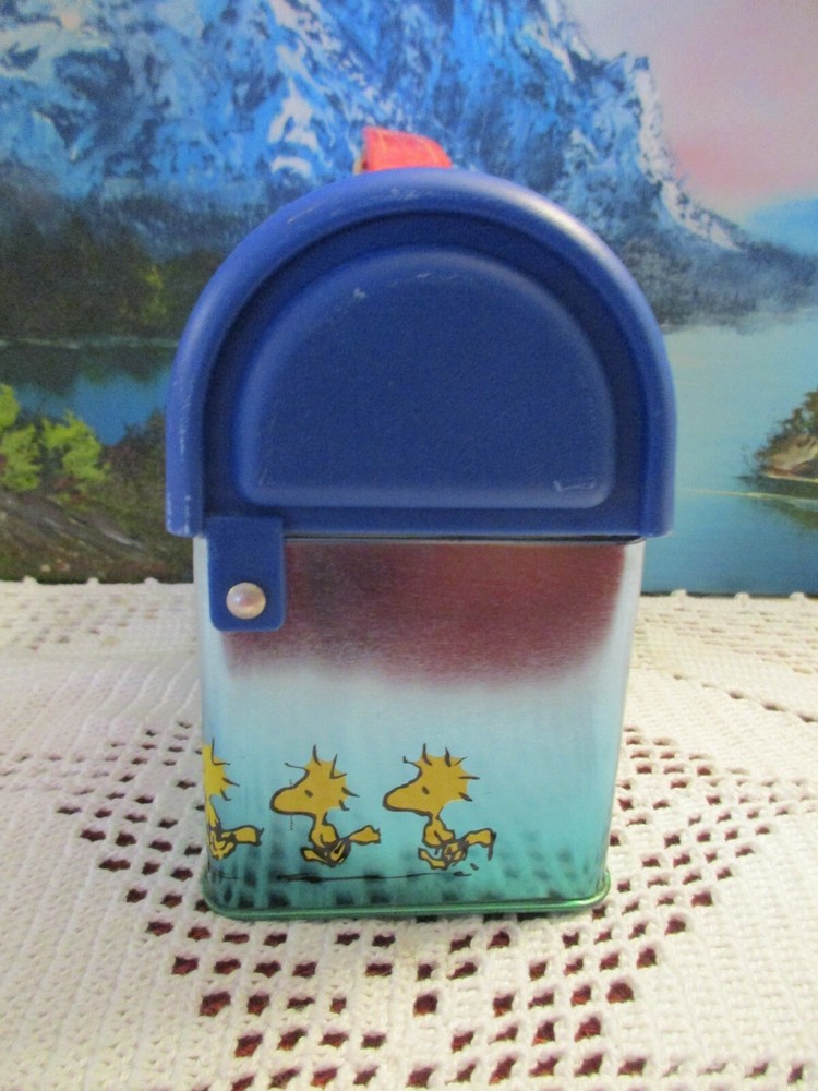 Peanuts Round Top Metal Lunch Box ~ Empty