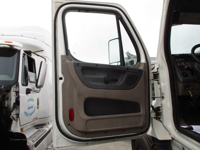 For 2013 FREIGHTLINER CASCADIA 113-125 DOOR ASSEMBLY Left ,  FL