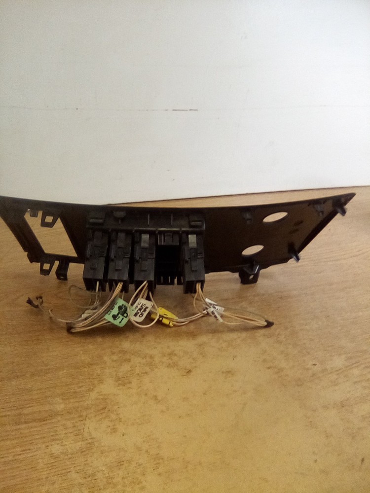 Volvo VNL 82756001 Dashboard Switch Panel