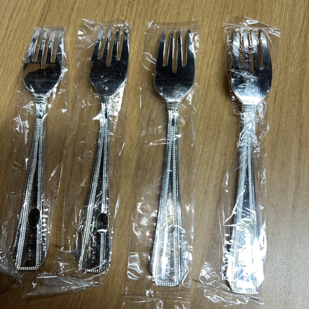 VTG. 20-PC. SILVER PLATED FLATWARE SET 4-PLACE SETTINGS REGENT SQUARE SEALED