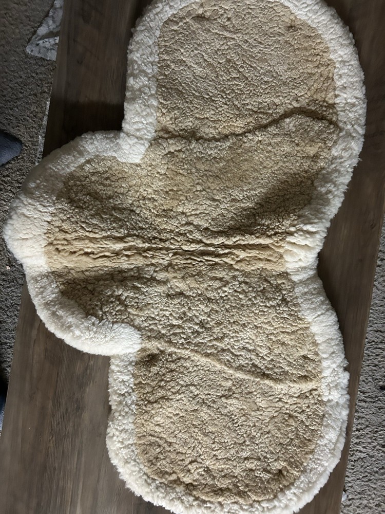 Fleeceworks Sheepskin Show Hunter Pad *SIZE: SMALL MEDIUM