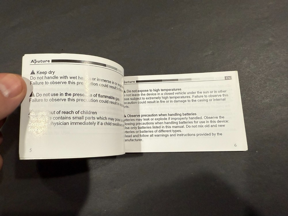 Aputure Wireless Remote Shutter Instruction Booklet