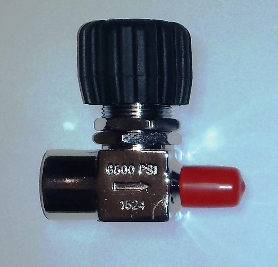 High pressure line/panel mount valve for oxygen/air/helium