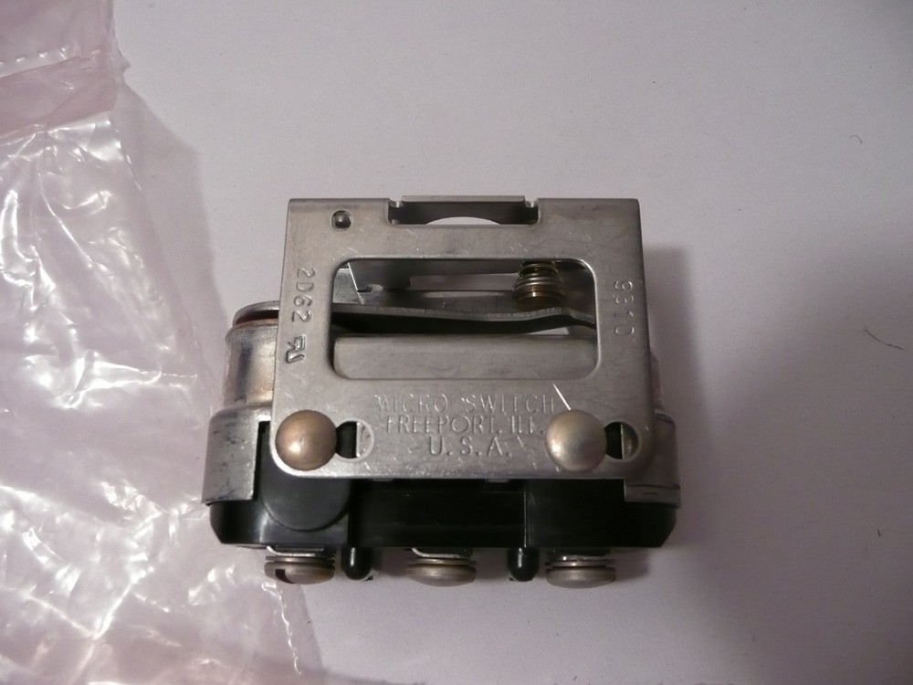 NEW GENUINE MICRO SWITCH 2D62, 6A46 AND 6C1 SWITCH WITH ACCESS., MICROSWITCH