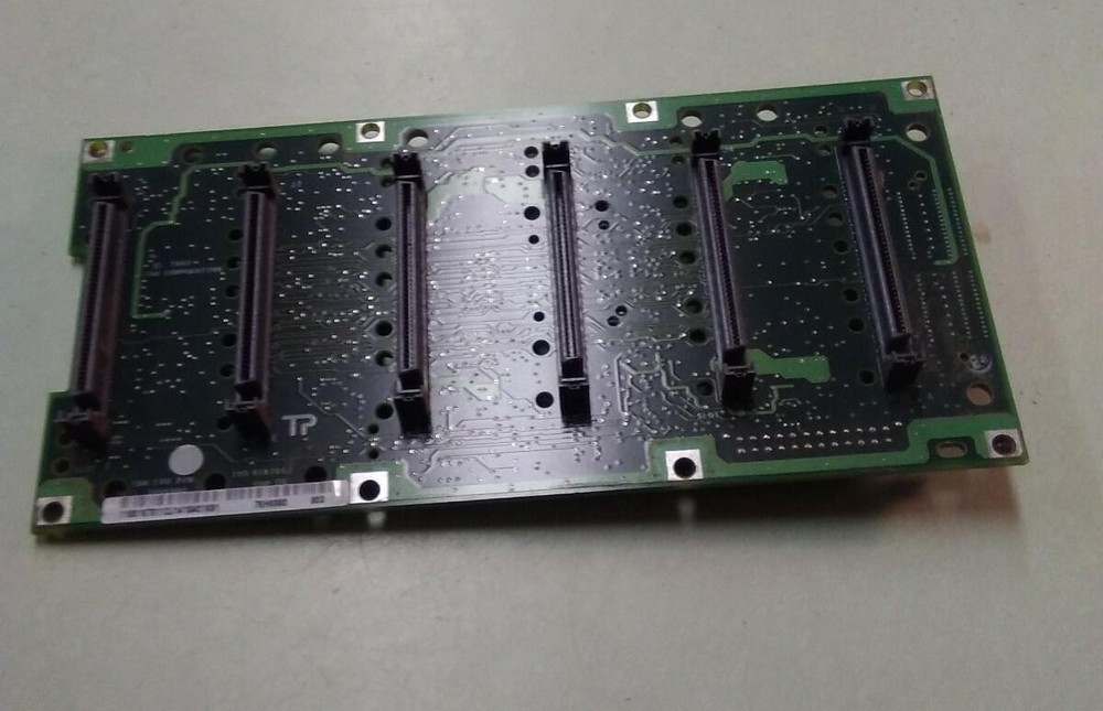 IBM Netfinity 5500 1x6 SCSI Backplane Board- 76H6880