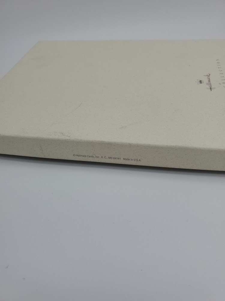 Hallmark Crown Collection 16 decorated sheets, plain sheets and envelopes