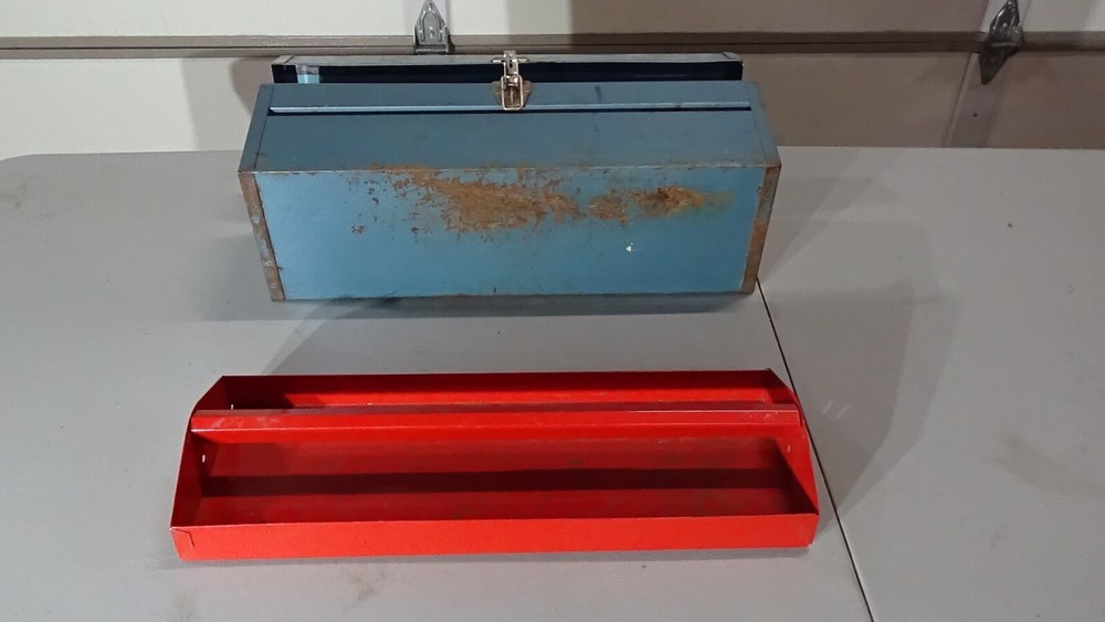 Vintage Sears/Craftsman toolbox with tray.