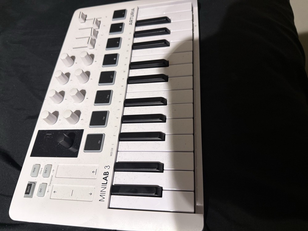 Arturia MiniLab 3 Hybrid Keyboard Controller with Creative Software White