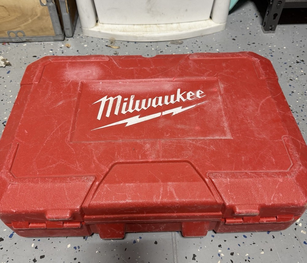 Milwaukee FORCE LOGIC Hydraulic Knockout Punch Set with Dies, Battery & Case