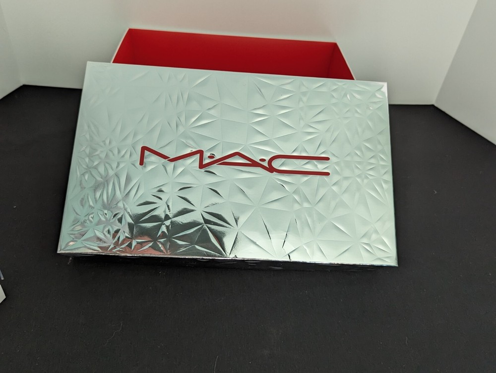 MAC Make-Up Nesting Boxes Christmas 2023 Set of 3 Embossed Silver Red White