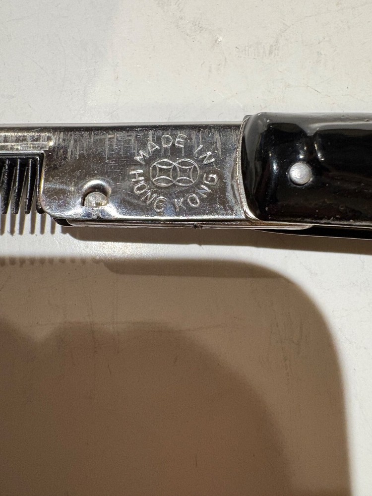 Vintage Alligator 5" Plastic Comb Novelty Switchblade Keychain