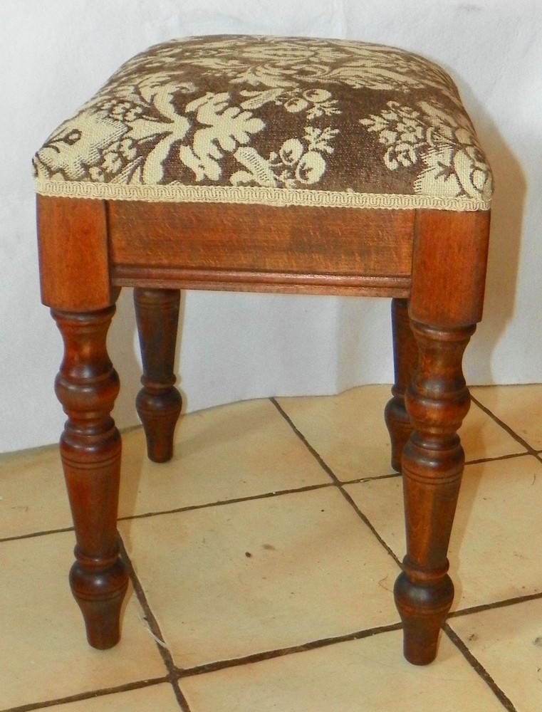 Walnut Bench (VB-6)