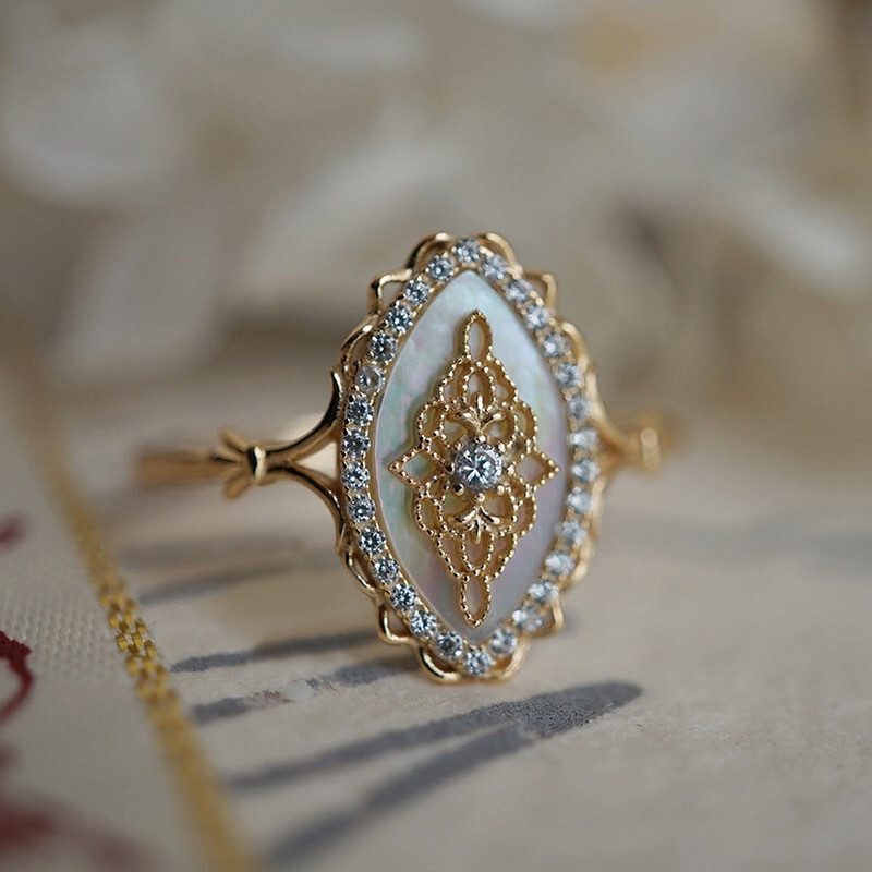 Natural Vintage Shell Luxury Ring