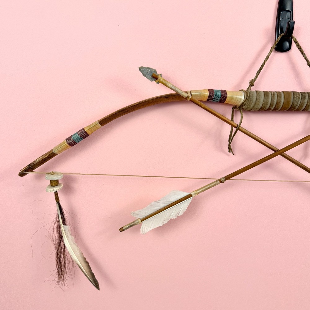Large Hanging Native American Bow & Arrows Set