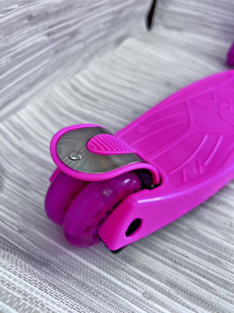 3-Wheel Pink Kick Scooter with LED Light-Up Wheels