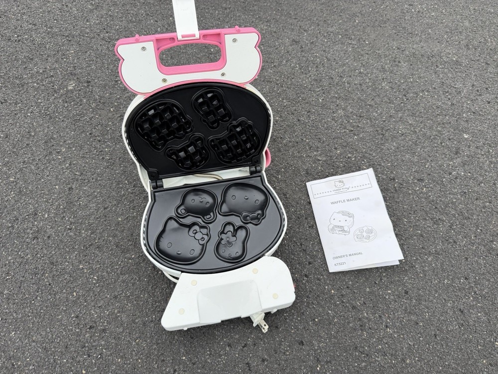 Hello Kitty Waffle Maker KT5221 Sanrio 2004 Tested Works
