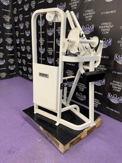 Cybex VR2 Bilateral Diverging Lat Pulldown