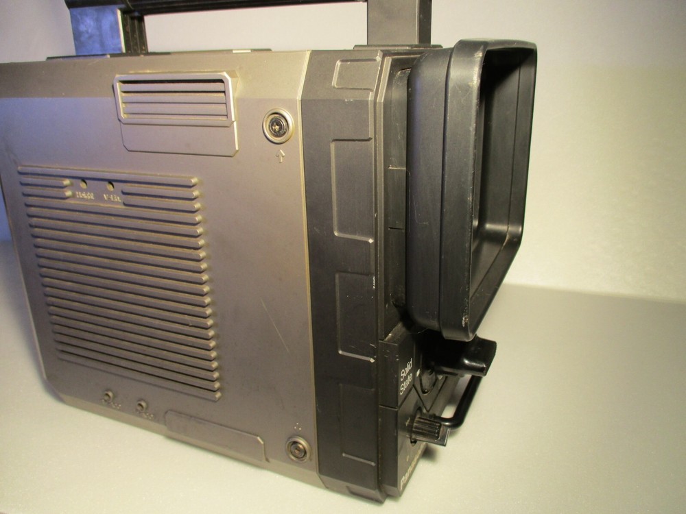 Vintage Panasonic Solid State Portable TV TR-555 1978