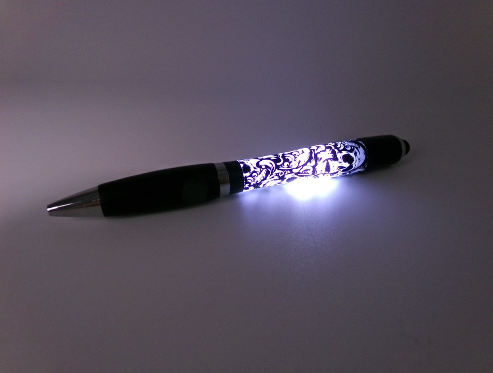 Skulls with scroll design lighted ink pen