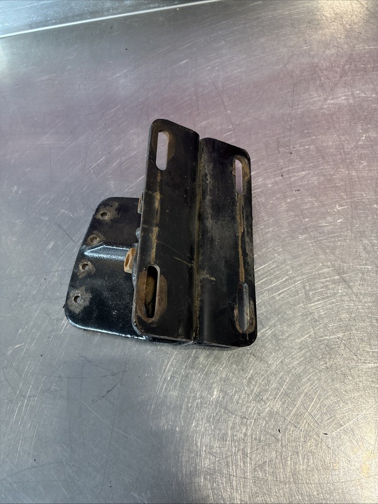 FREIGHTLINER BRACKET - UPPER EXHAUST SUPPORT, CAB MOUNTED, RH