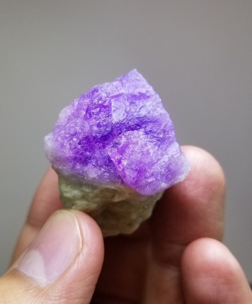 Natural top UV Reactive Tenebrescent Hackmanite With Albite 32 Gram