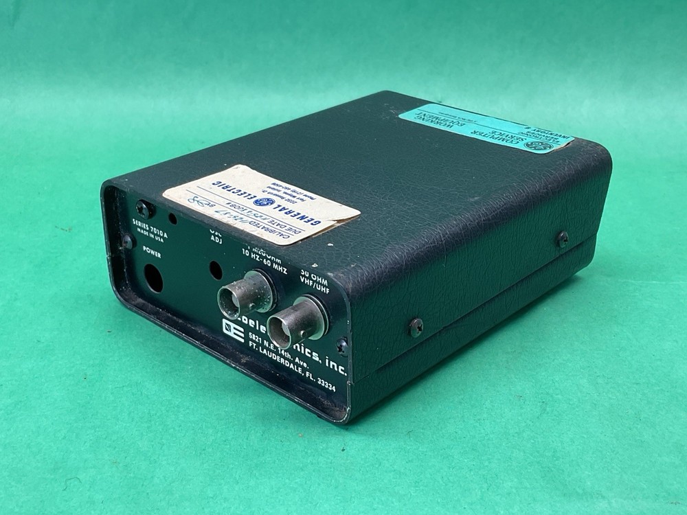 Optoelectronics Frequency Counter Model 7010A - 600 MHz - UNTESTED