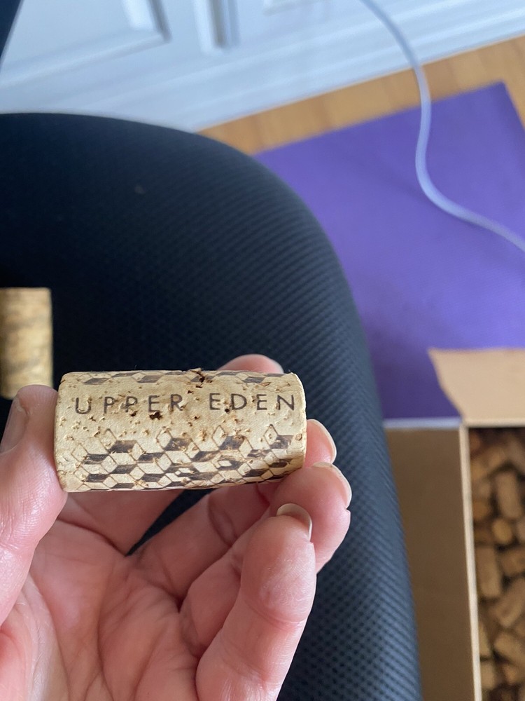 600 used natural wine corks