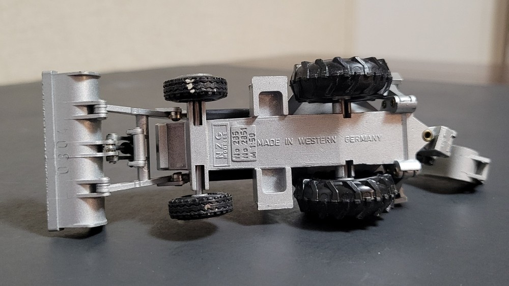 1:50 Scale Diecast CAT 416 Backhoe Loader- SILVER Limited Edition - NZG 285